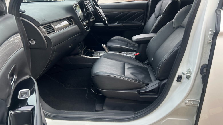 Mitsubishi Outlander 2.4 PHEV Dynamic Safety 5dr Auto Estate